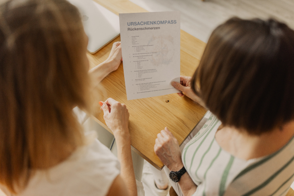 Kopie von 03-Angebot_UrsachenkompassMindset_Reni_Rheindorf_Body2MindFit_Rückenheldin 1